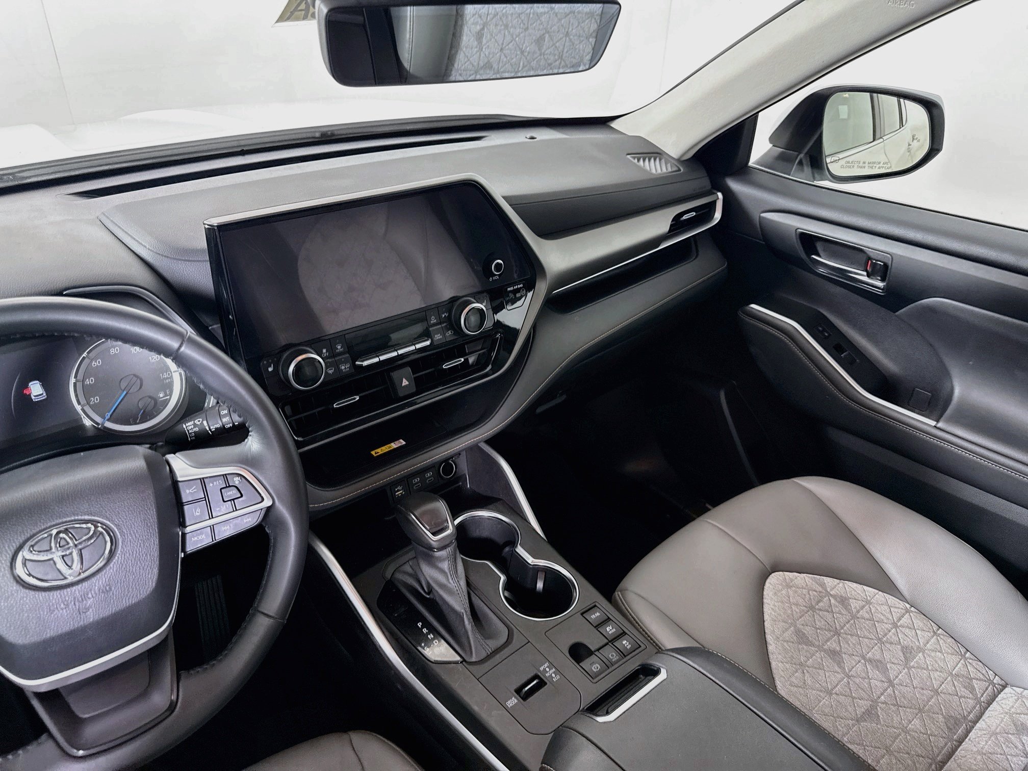Used 2023 Wind Chill Pearl Toyota Hybrid Bronze Edition image 20
