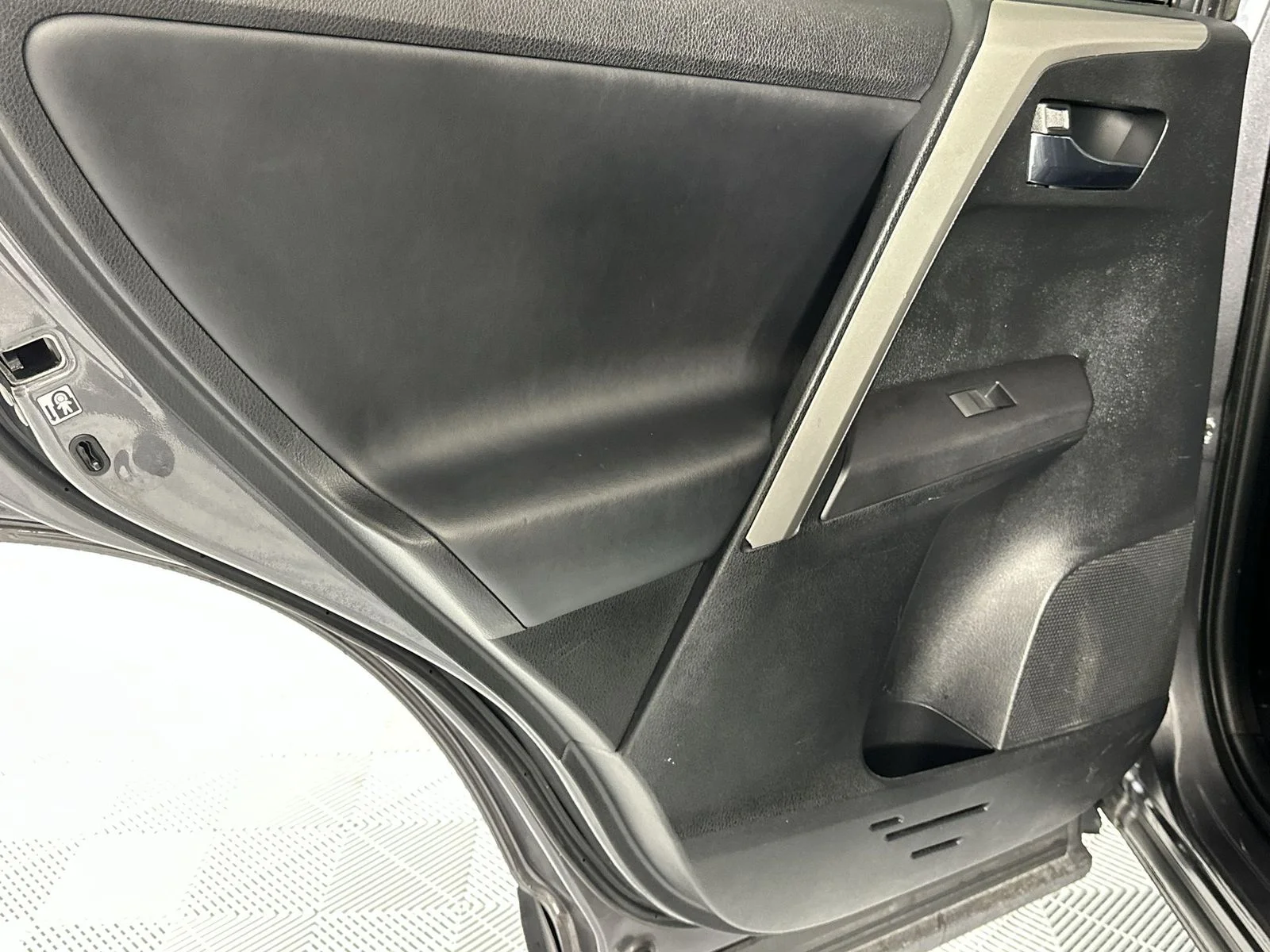 Used 2016 Gray Toyota XLE image 29