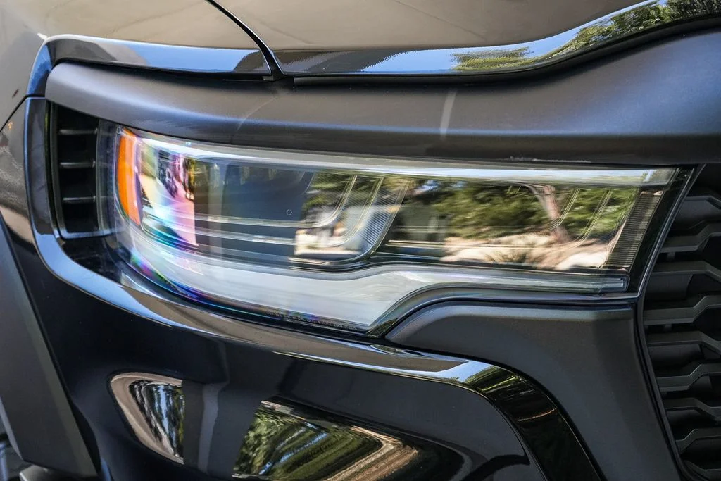 New 2026 Diamond Black Crystal Pearl-Coat Exterior Paint RAM RHO image 8