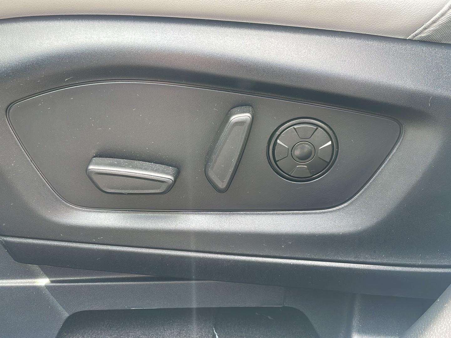 New 2026 Space White Metallic Ford Platinum™ image 9