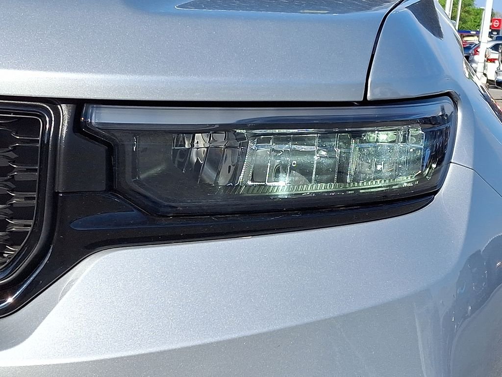 Used 2023 Silver Jeep Altitude X image 10