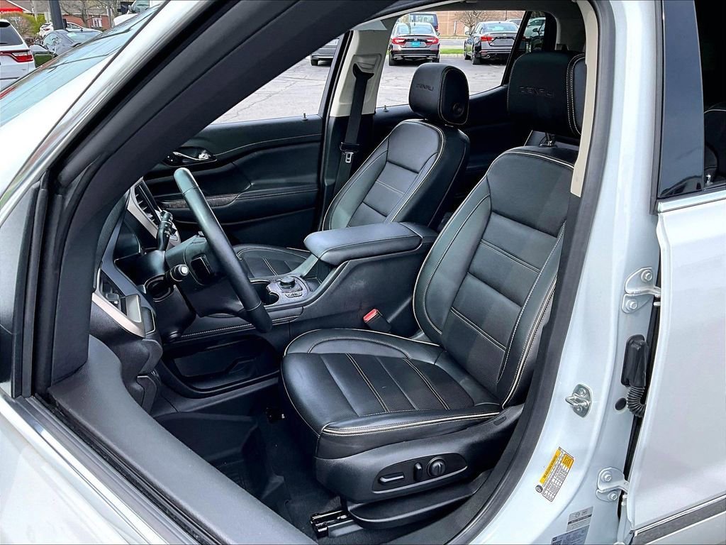 Used 2023 White Frost Tricoat GMC Denali image 10