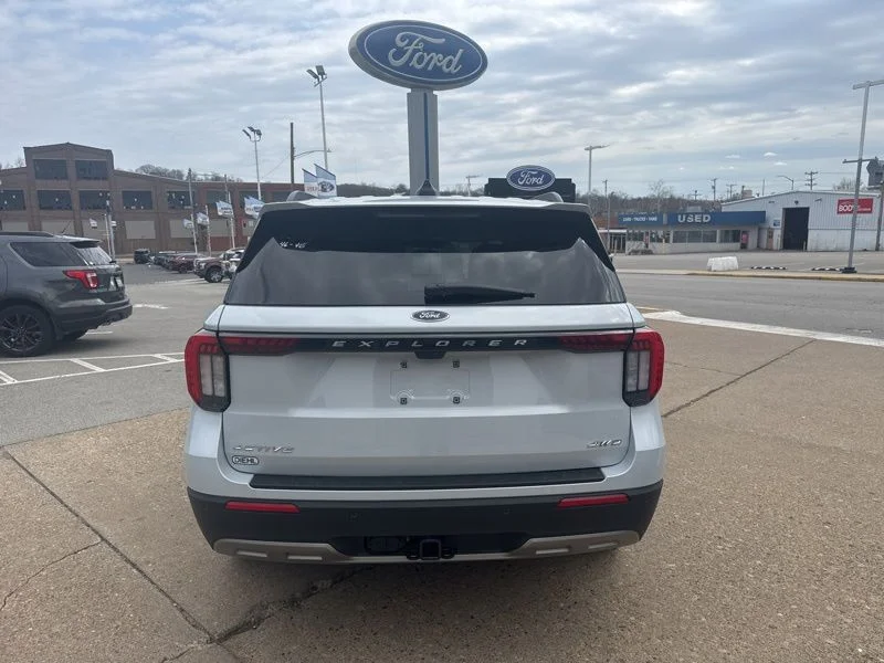 New 2026 Space White Metallic Ford Active image 6