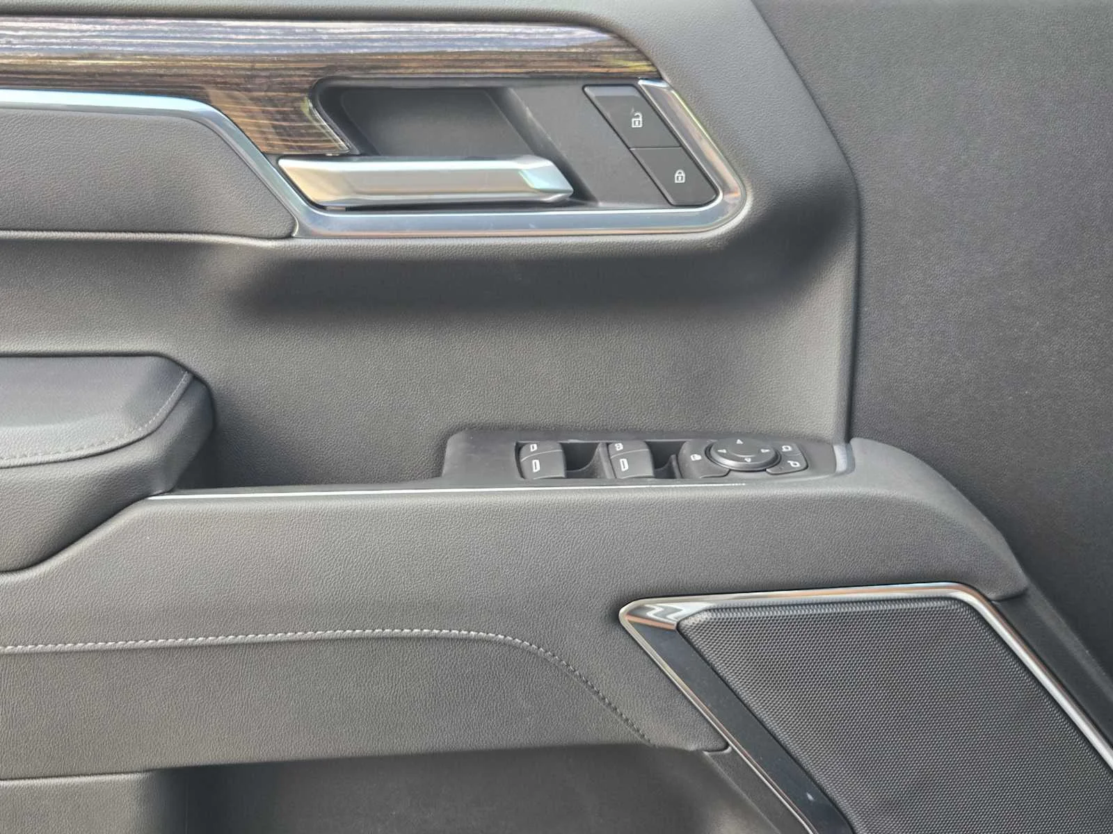 New 2026 Sterling Metallic GMC Elevation image 15