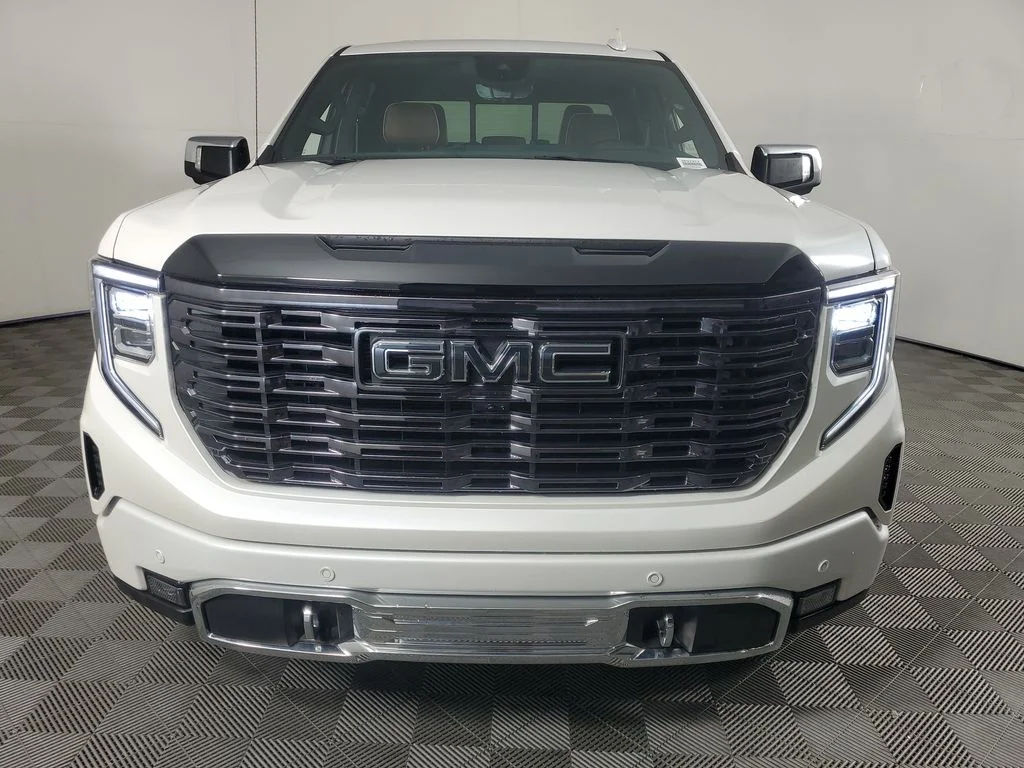 Used 2025 White GMC Denali Ultimate image 9
