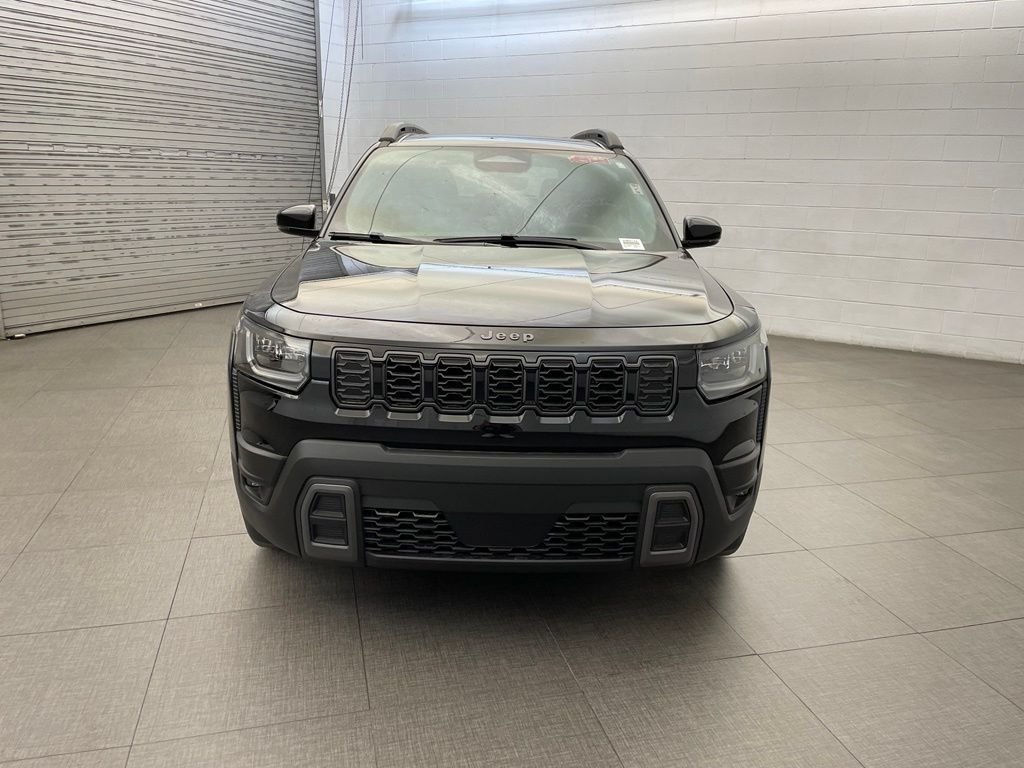 New 2026 Diamond Black Crystal Pearl-Coat Exterior Paint Jeep Limited image 9