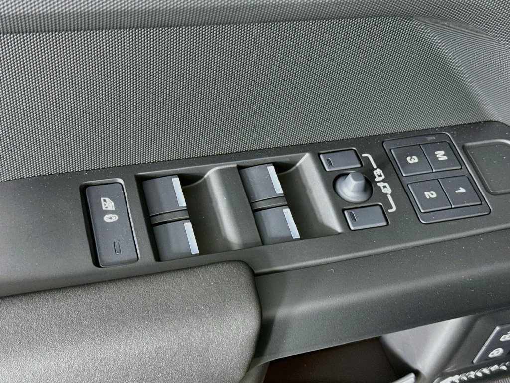 New 2026 Santorini Black Land Rover X-Dynamic SE image 19