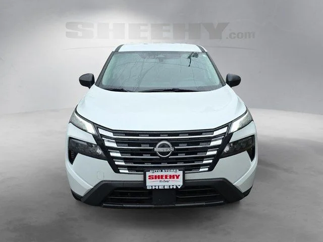Used 2025 White Nissan S image 17