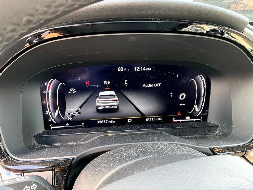 Used 2023 Red INFINITI LUXE image 8