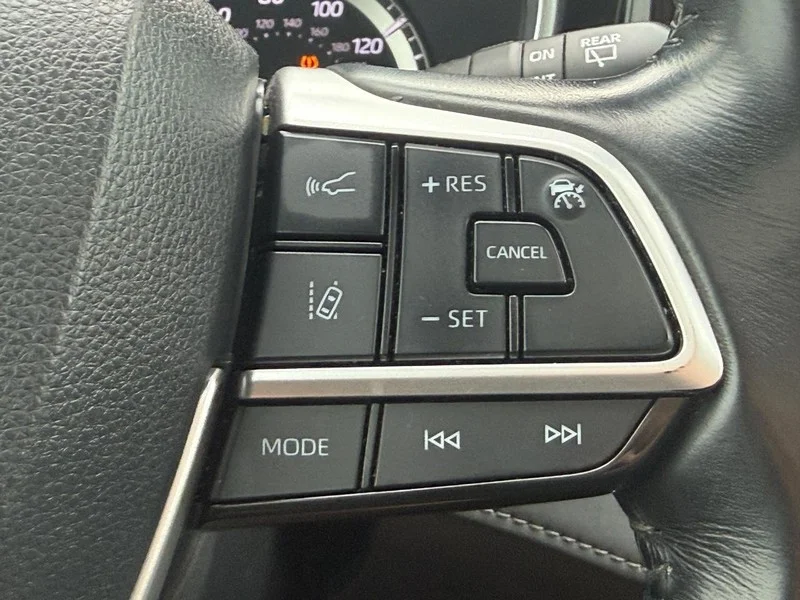 Used 2022 Celestial Silver Metallic Toyota XLE AWD (Natl) image 16