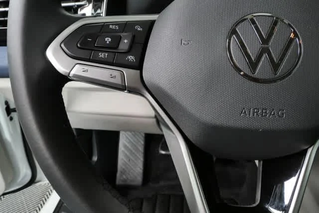 Certified Used 2025 Opal White Pearl Volkswagen SE image 9