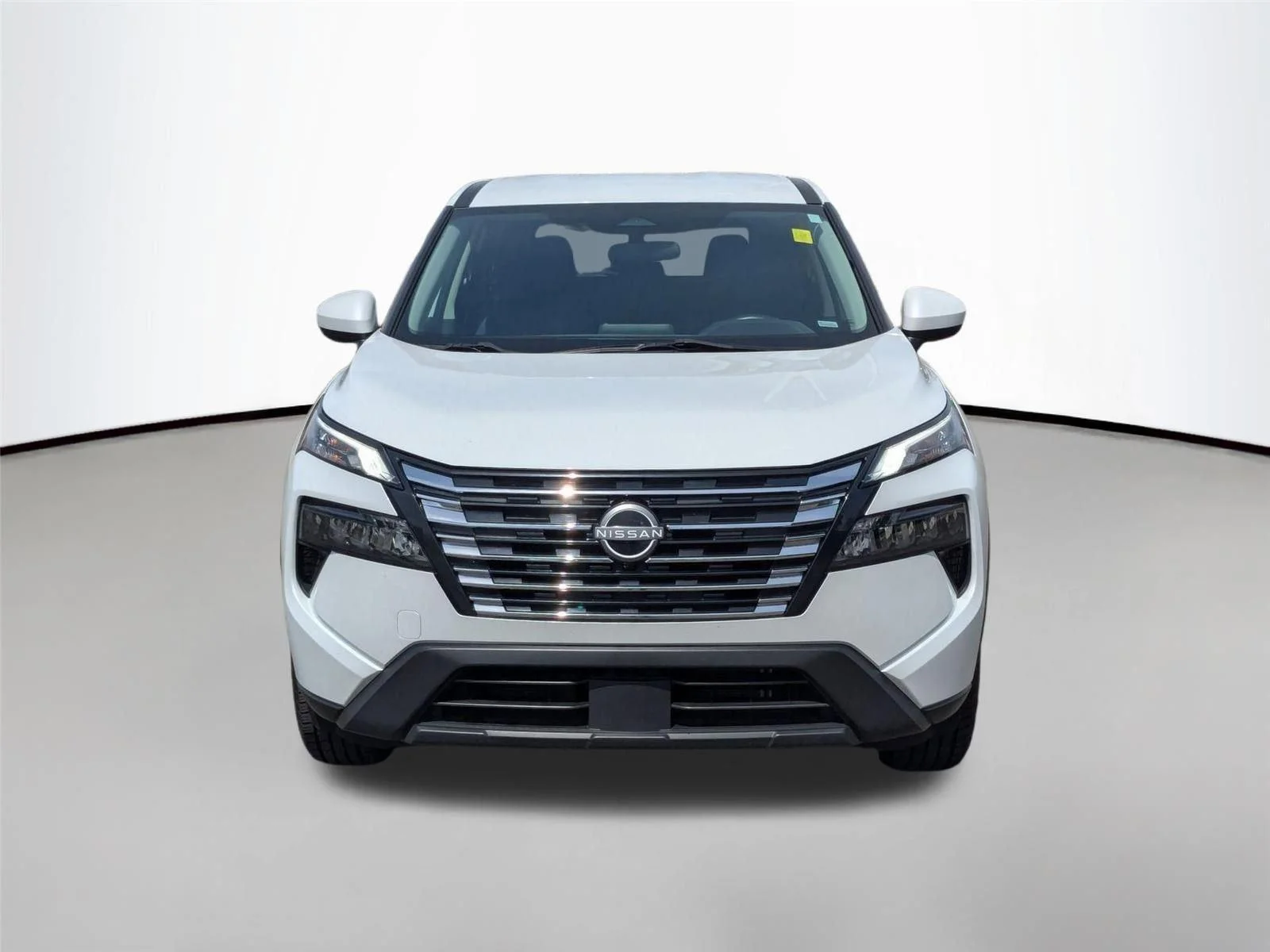Used 2024 Everest White Pearl Nissan SV image 3
