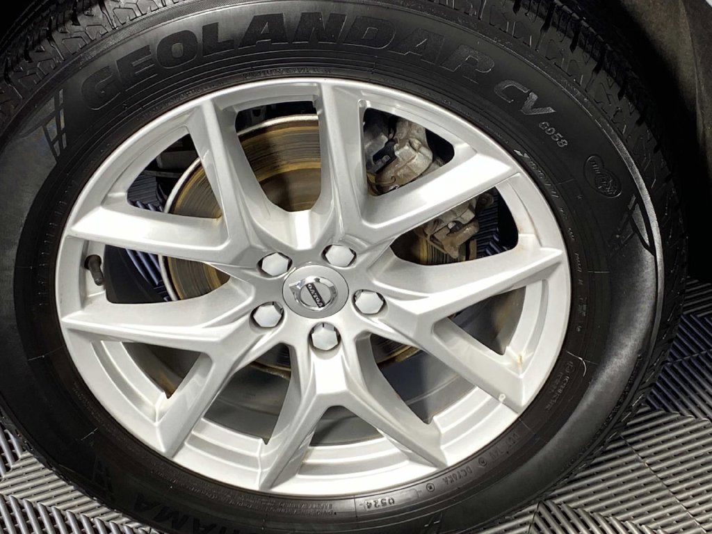 Used 2019 Silver Volvo T5 Momentum image 25