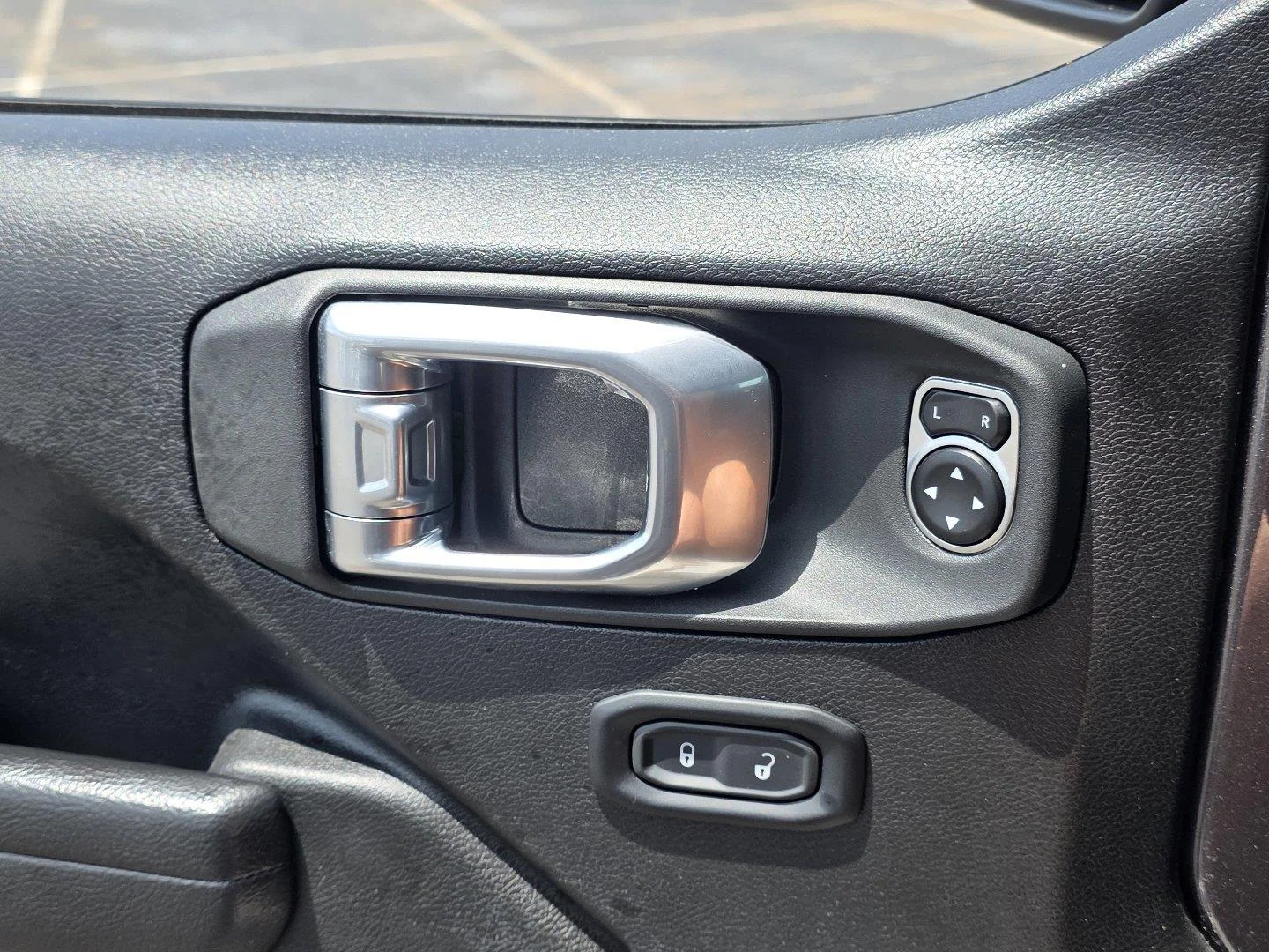 Used 2025 Granite Crystal Metallic Clearcoat Jeep Willys image 26
