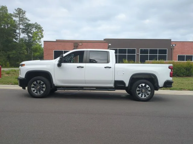 Used 2023 White Chevrolet Custom image 10