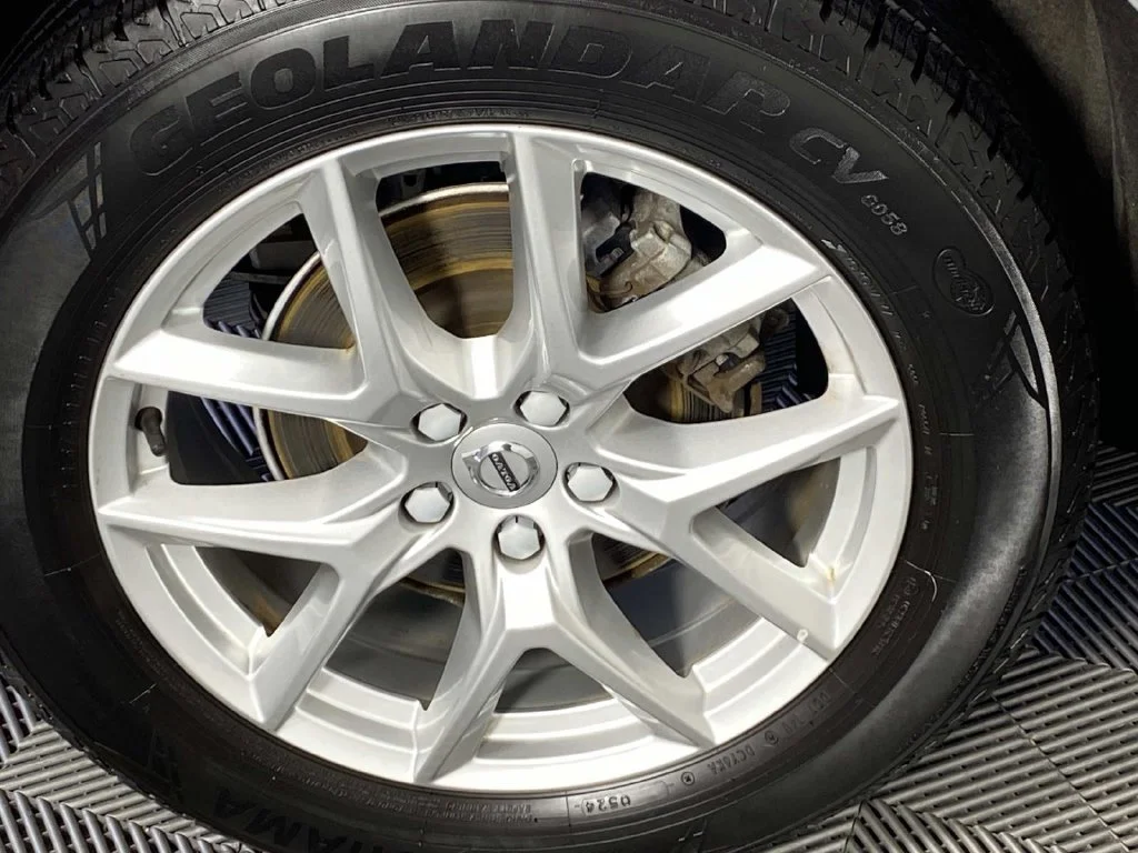Used 2019 Bright Silver Metallic Volvo T5 Momentum image 25