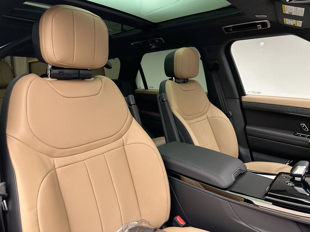 New 2027 Firenze Red Land Rover Dynamic SE image 6