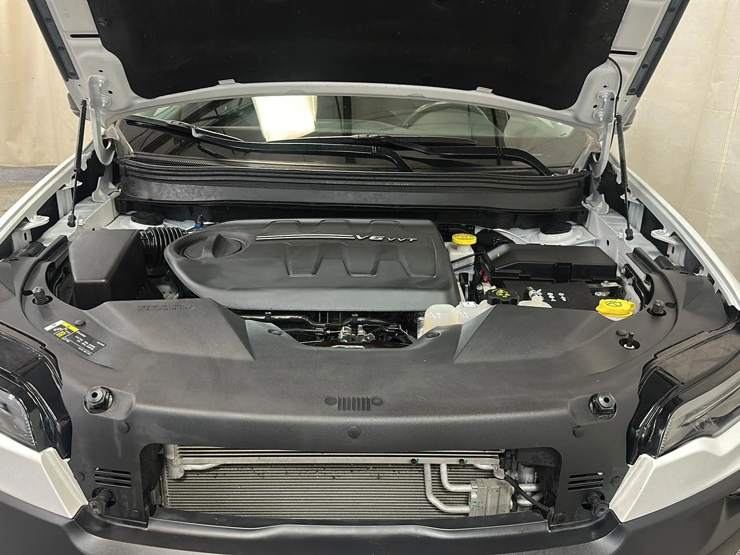 Used 2019 Bright White Clearcoat Jeep Trailhawk image 14