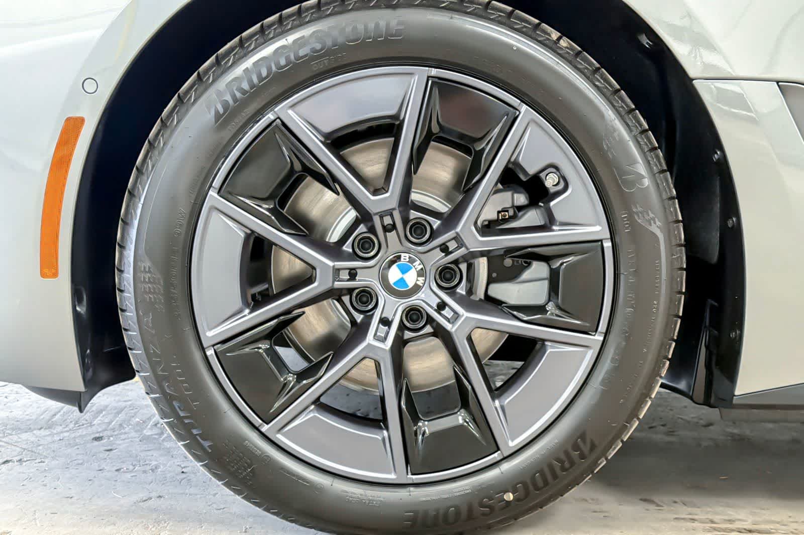 New 2026 Skyscraper Grey Metallic BMW eDrive40 image 24