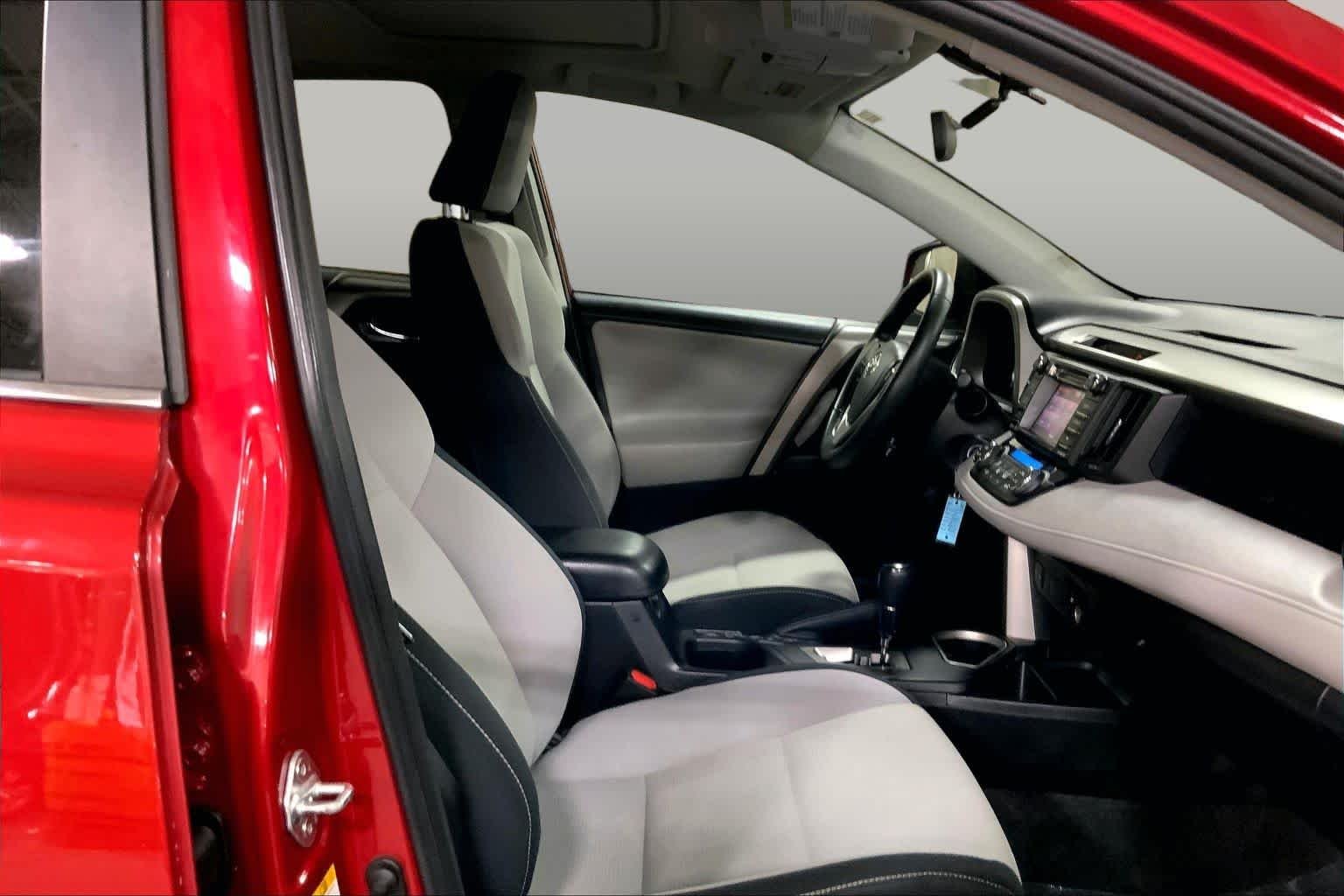 Used 2016 Barcelona Red Metallic Toyota XLE image 9