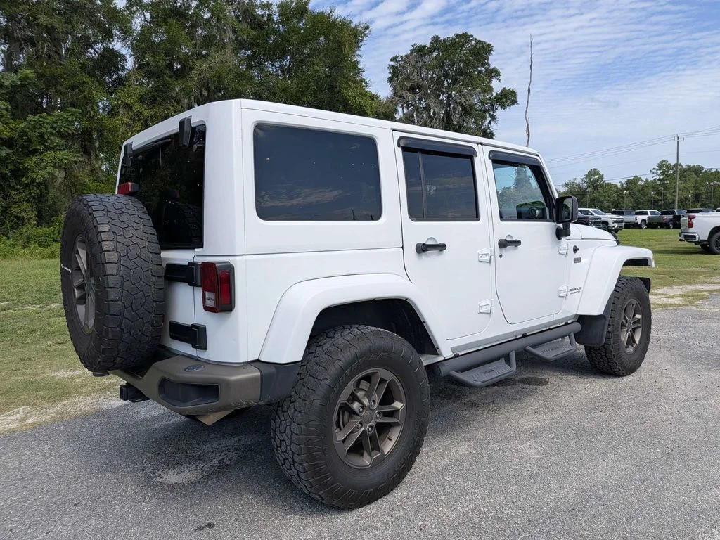 Used 2017 White Jeep Unlimited Sahara image 3