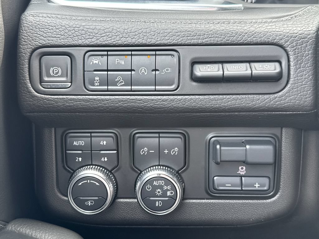 2021 GMC Yukon Denali - Photo 32