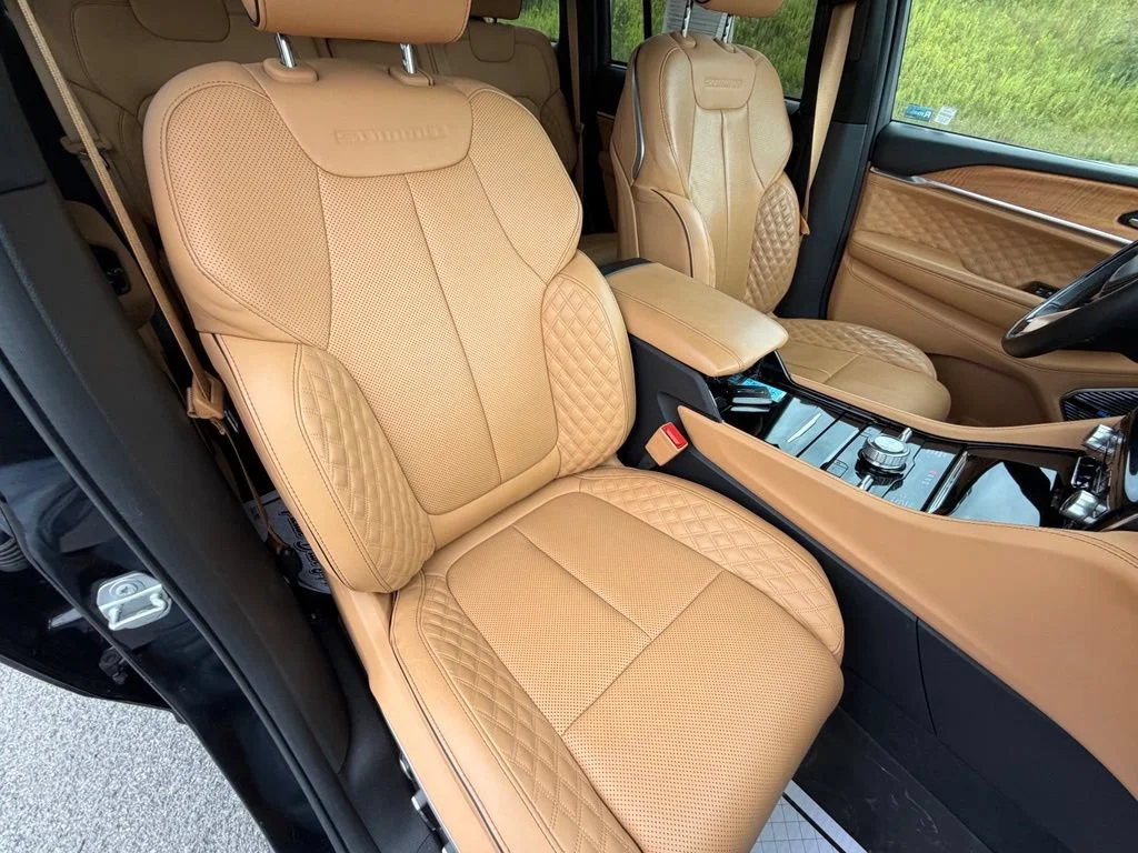 Used 2023 Diamond Black Cry Jeep Summit Reserve image 53
