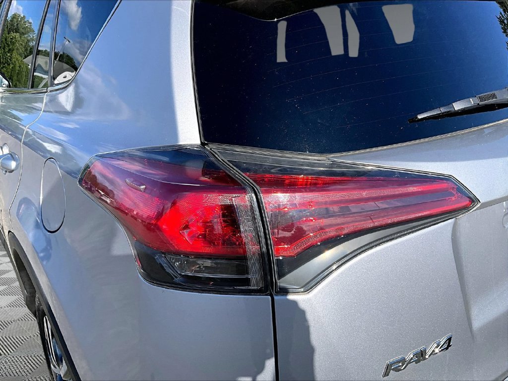 Used 2017 Silver Toyota LE image 34