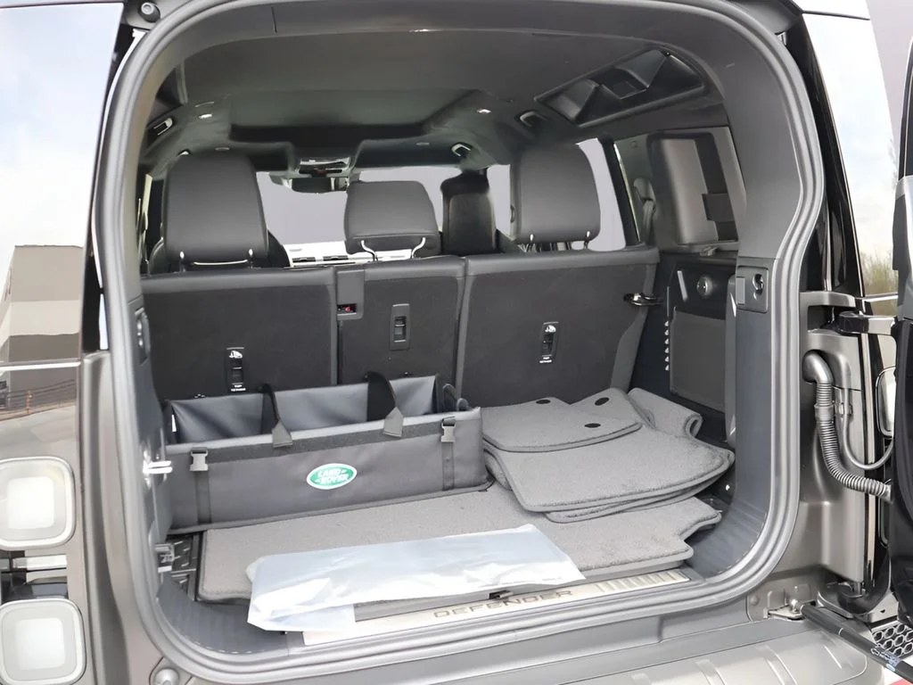 2026 Land Rover Defender OCTA - Photo 21