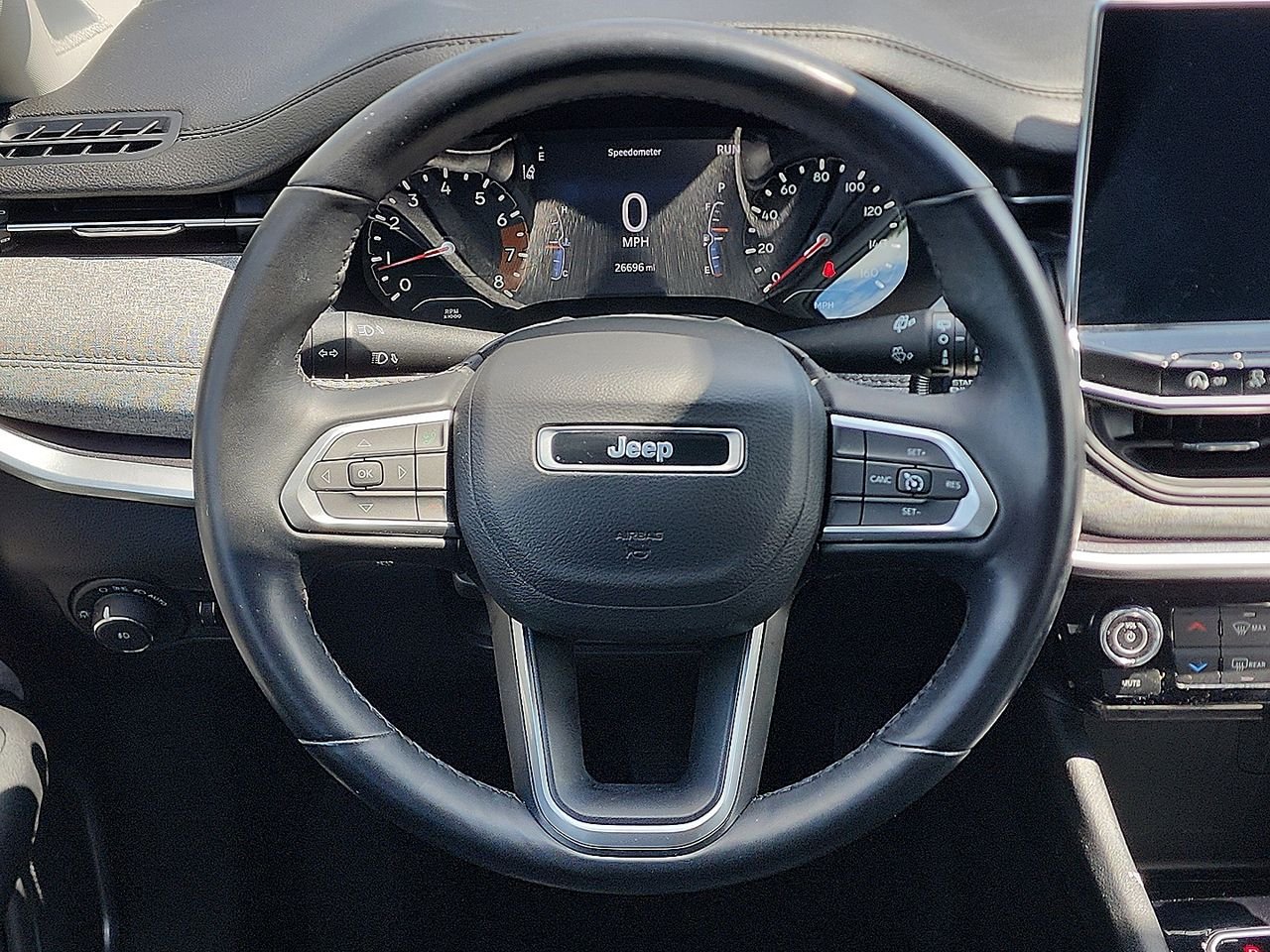 Used 2022 White Jeep Latitude Lux image 19