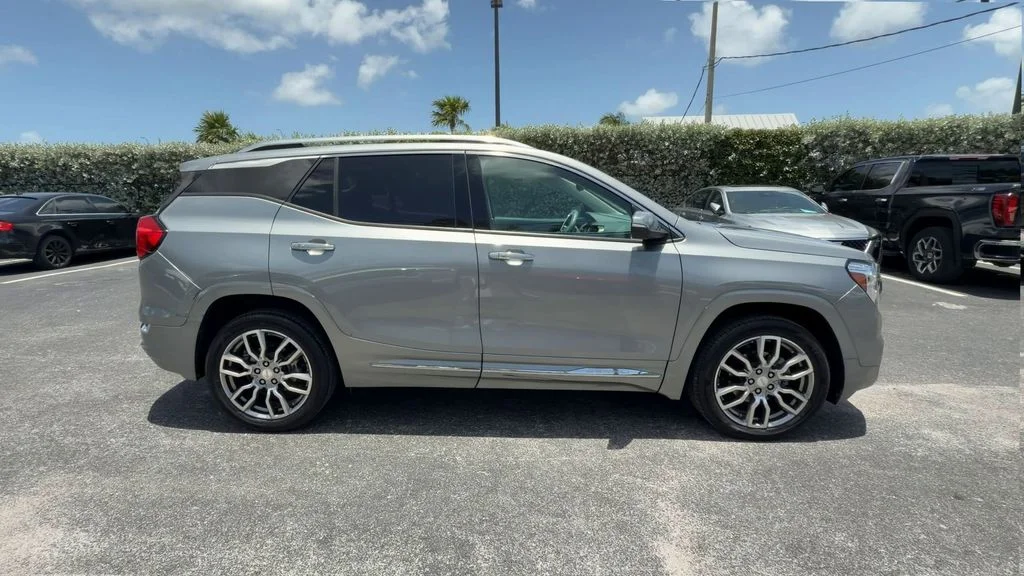 Used 2023 Silver GMC Denali image 9