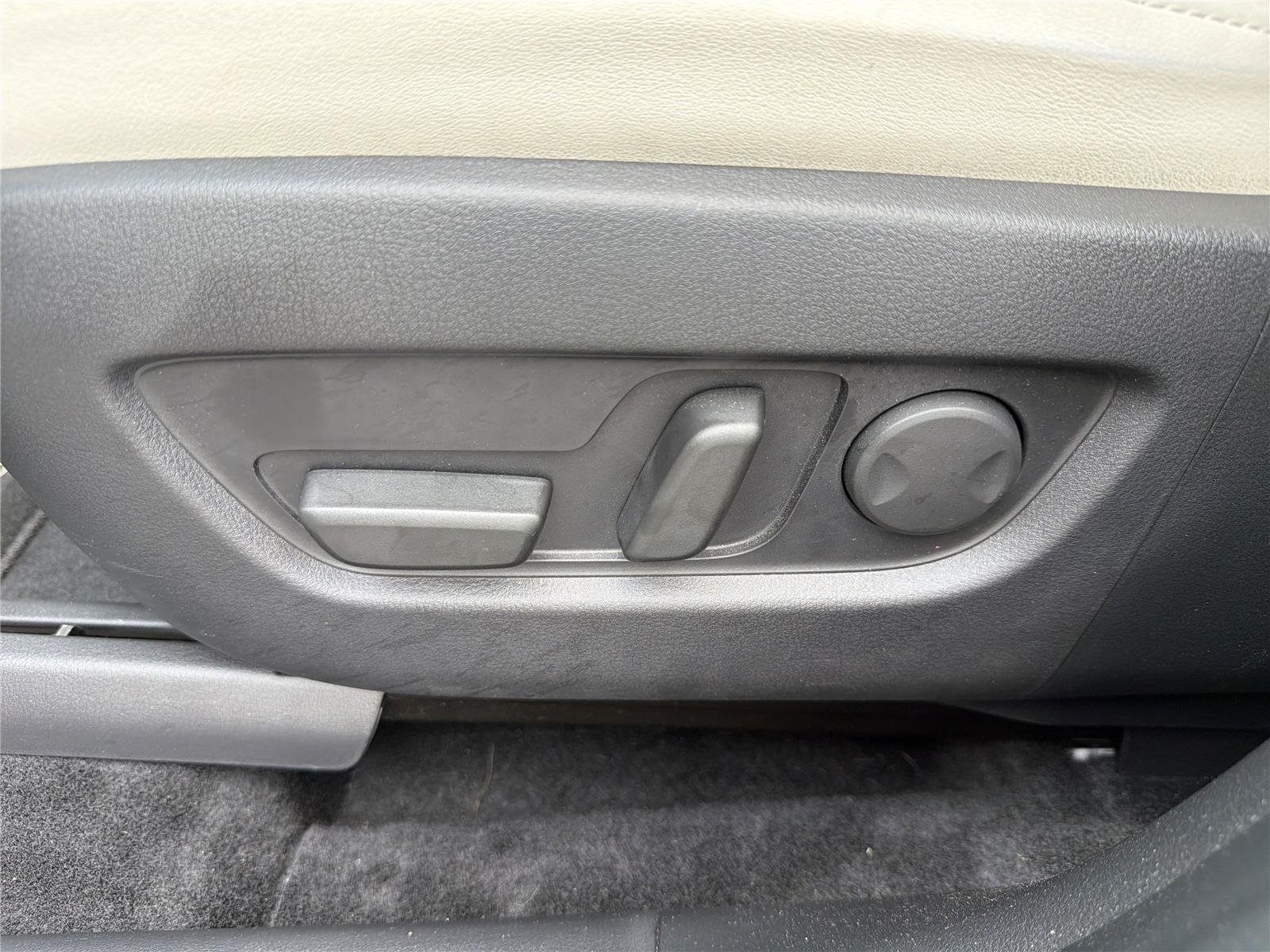 Used 2024 Rhodium White Premium Mazda 3.3 Turbo Premium Plus image 22