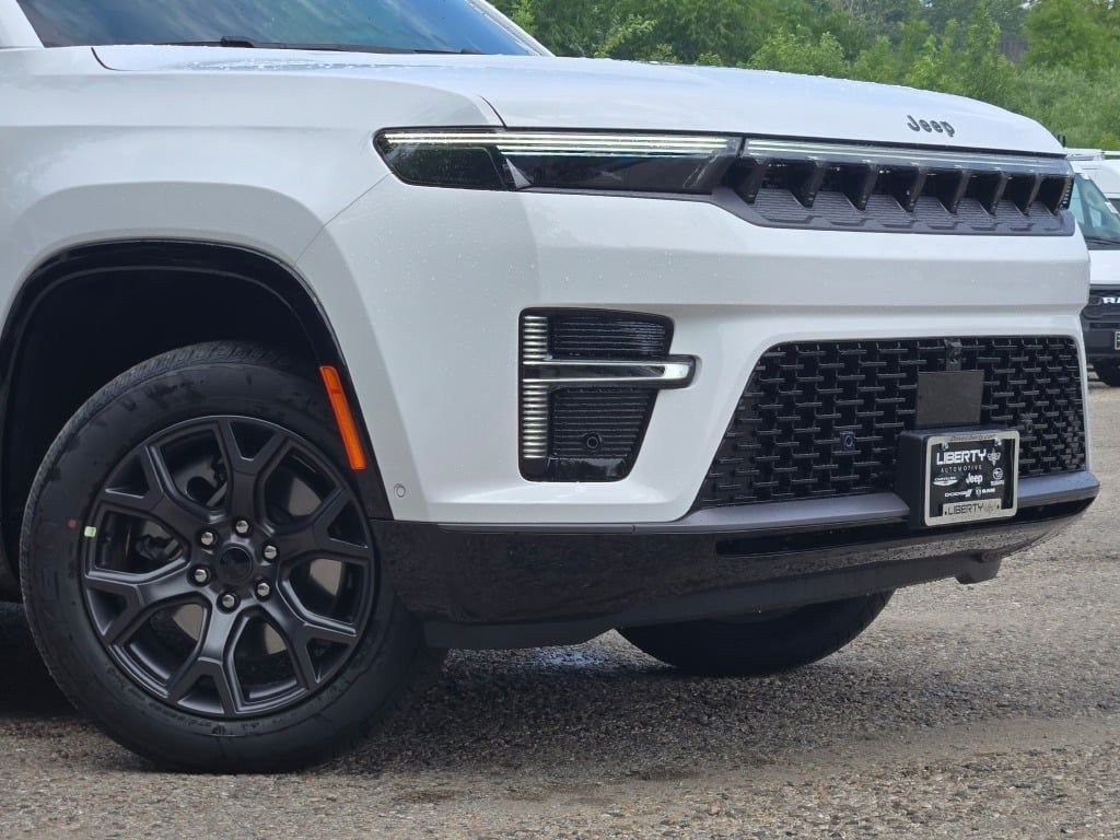 New 2026 Bright White Clear-Coat Exterior Paint Jeep Limited Altitude image 2