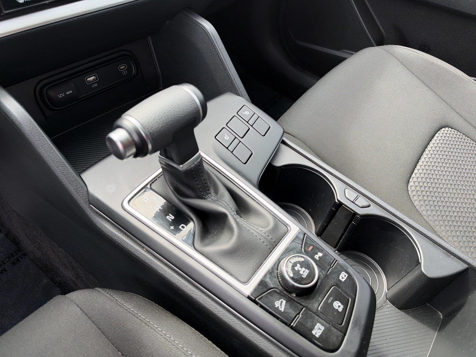 Certified Used 2025 Snow White Pearl Kia LX image 21
