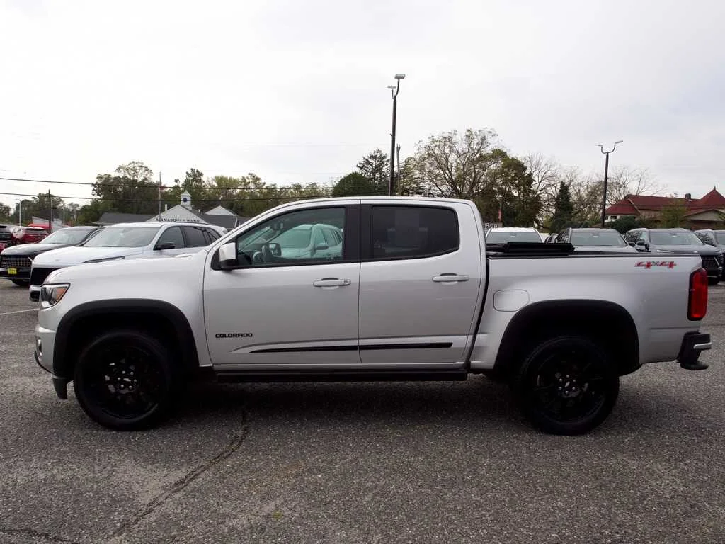 Certified Used 2020 SILVER ICE METALLIC Chevrolet 4WD LT image 4