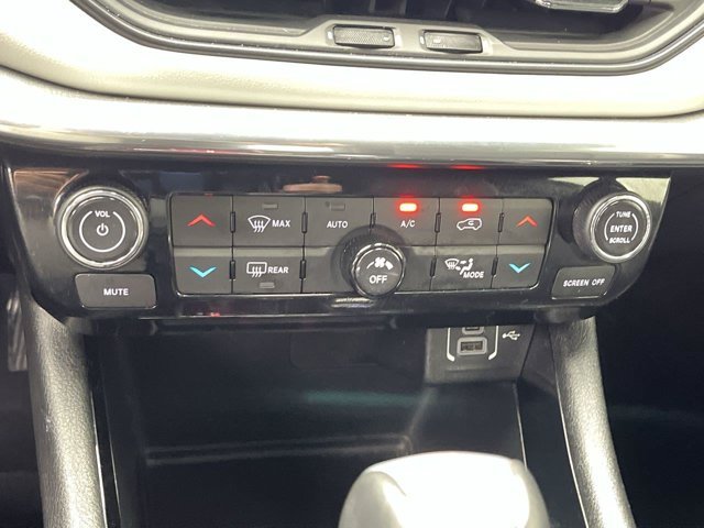 Used 2023 Redline Pearlcoat Jeep Limited image 21