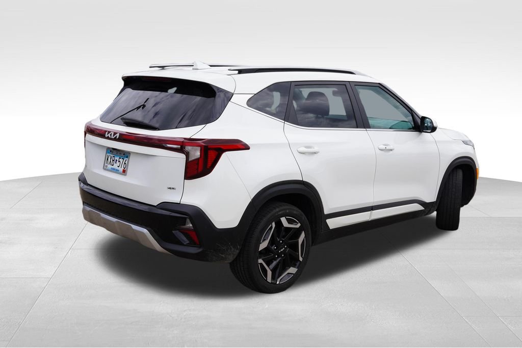 Used 2024 Snow White Pearl Kia SX image 3
