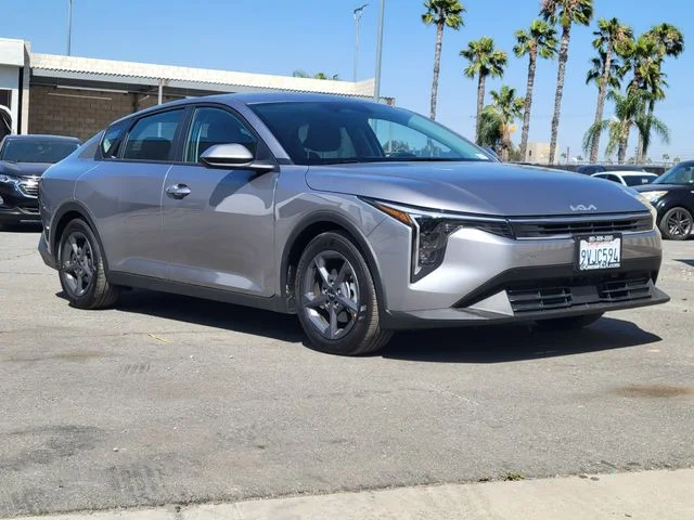 2025 Kia K4 LXS AT's photo