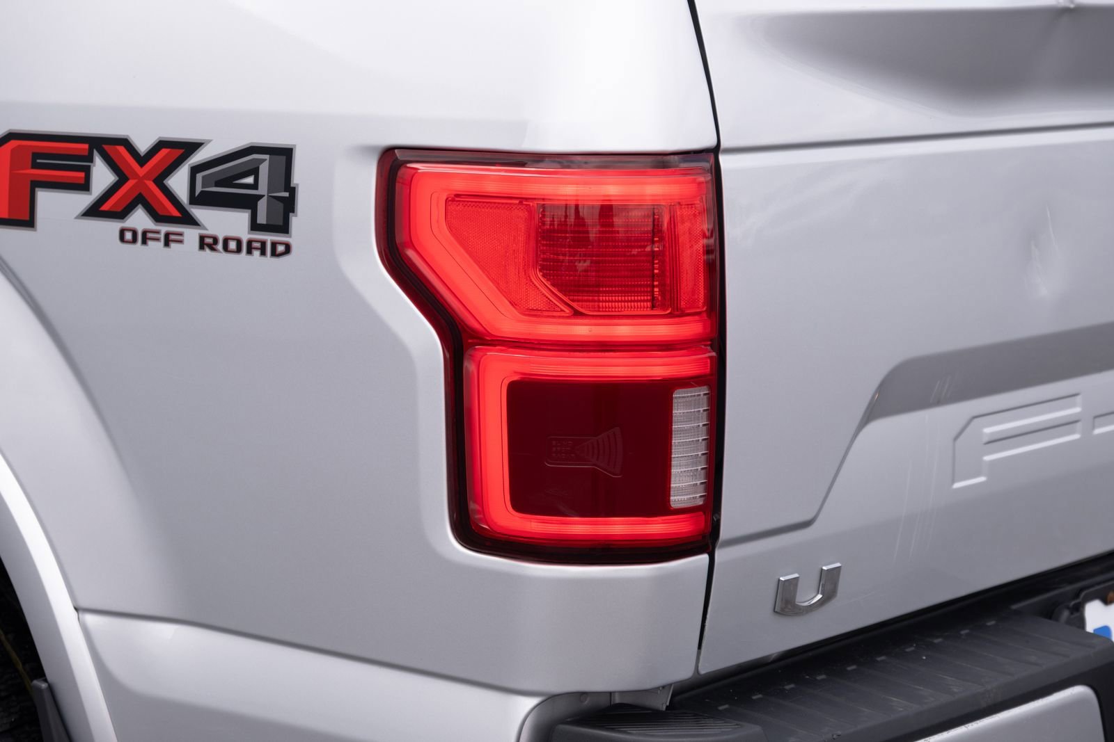 Used 2018  Ford Lariat image 24