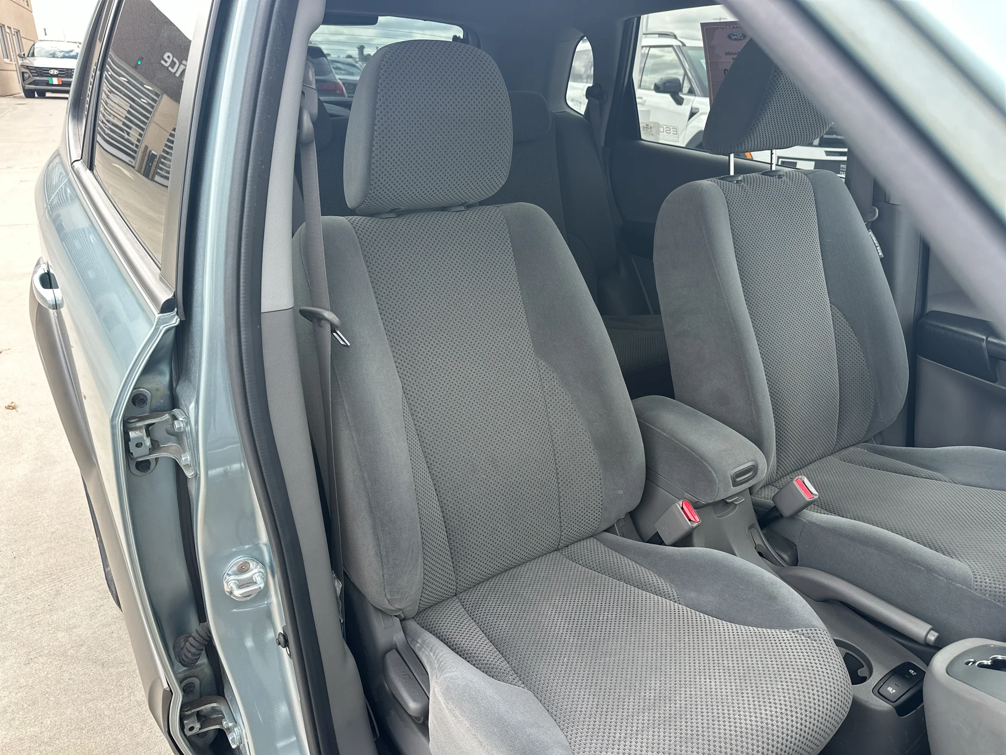 Used 2009 Desert Sage Metallic Hyundai SE image 26