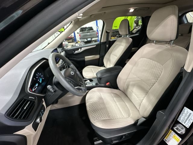 Used 2020 Black Metallic Ford SE image 17