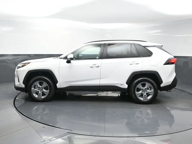 Used 2025 White Toyota XLE image 4