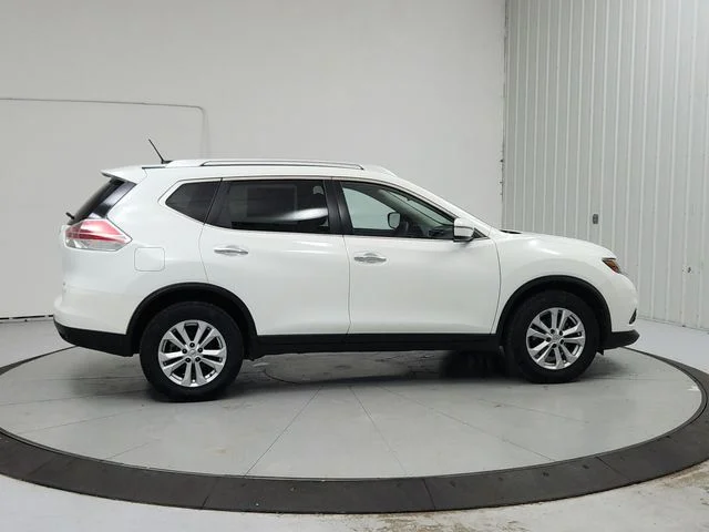 Used 2016 White Nissan SV image 8