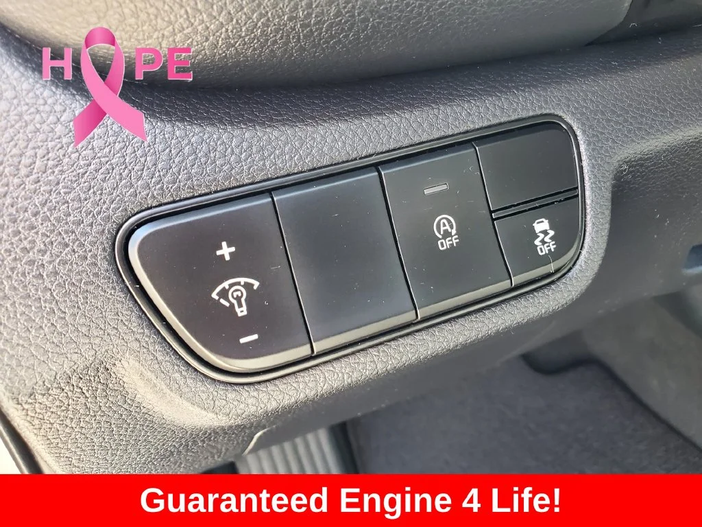 Used 2025 White Kia S image 8