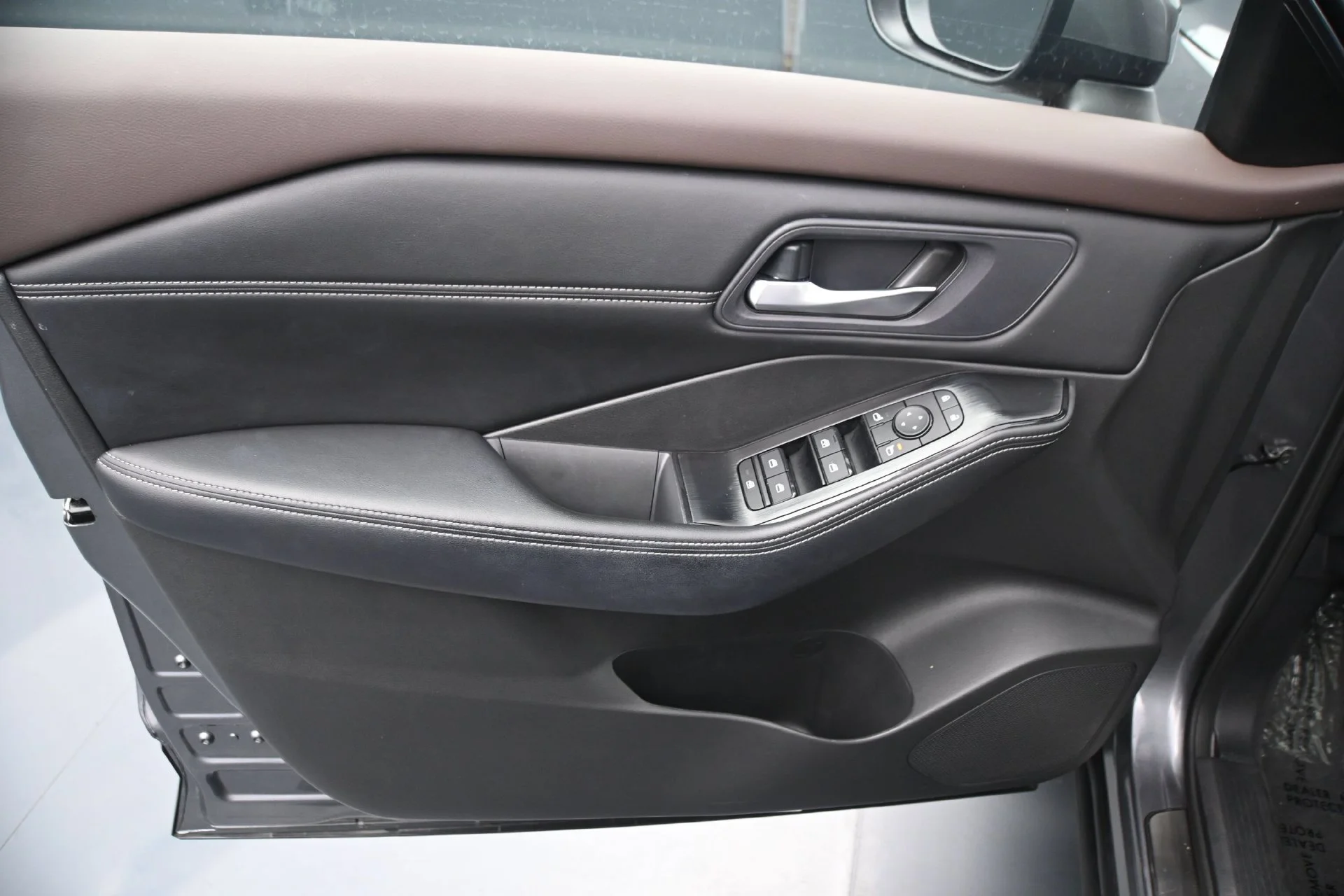 Used 2023 Gun Metallic Nissan SV image 18