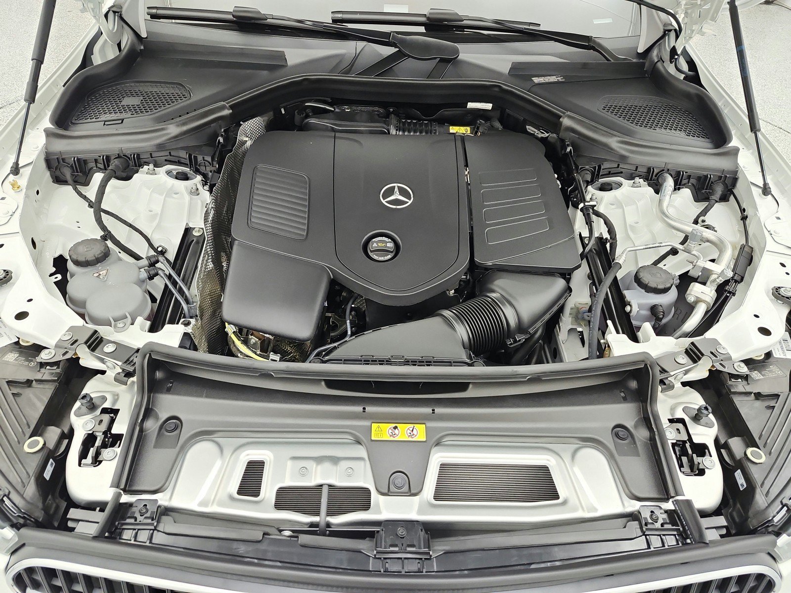 New 2026 Polar White Mercedes-Benz GLC 300 SUV image 27