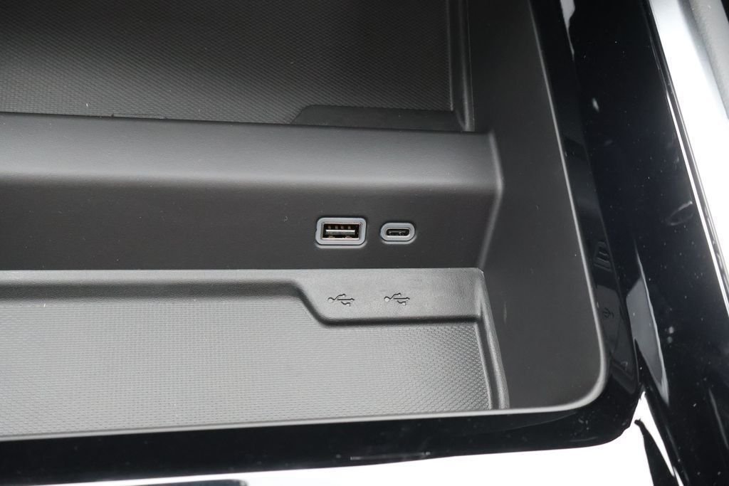 2026 Chevrolet Suburban RST - Photo 36