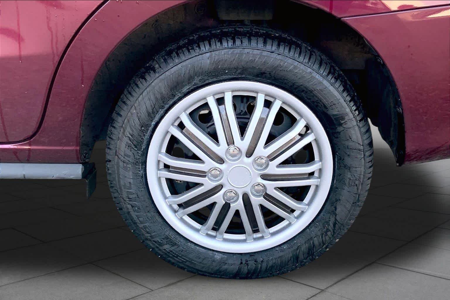 Used 2024 Wine Red Metallic Mitsubishi ES image 10