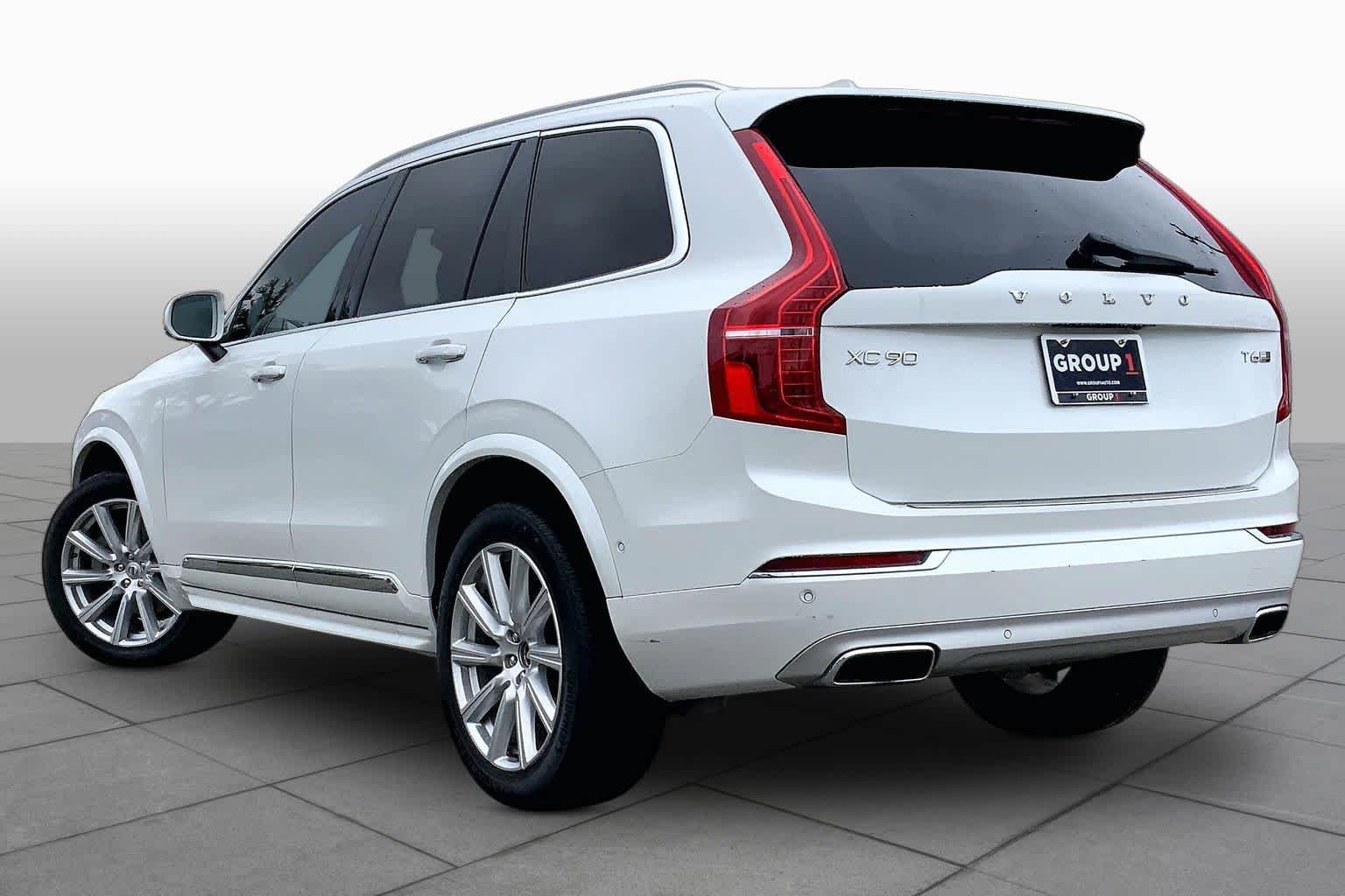 Used 2018  Volvo Inscription image 11