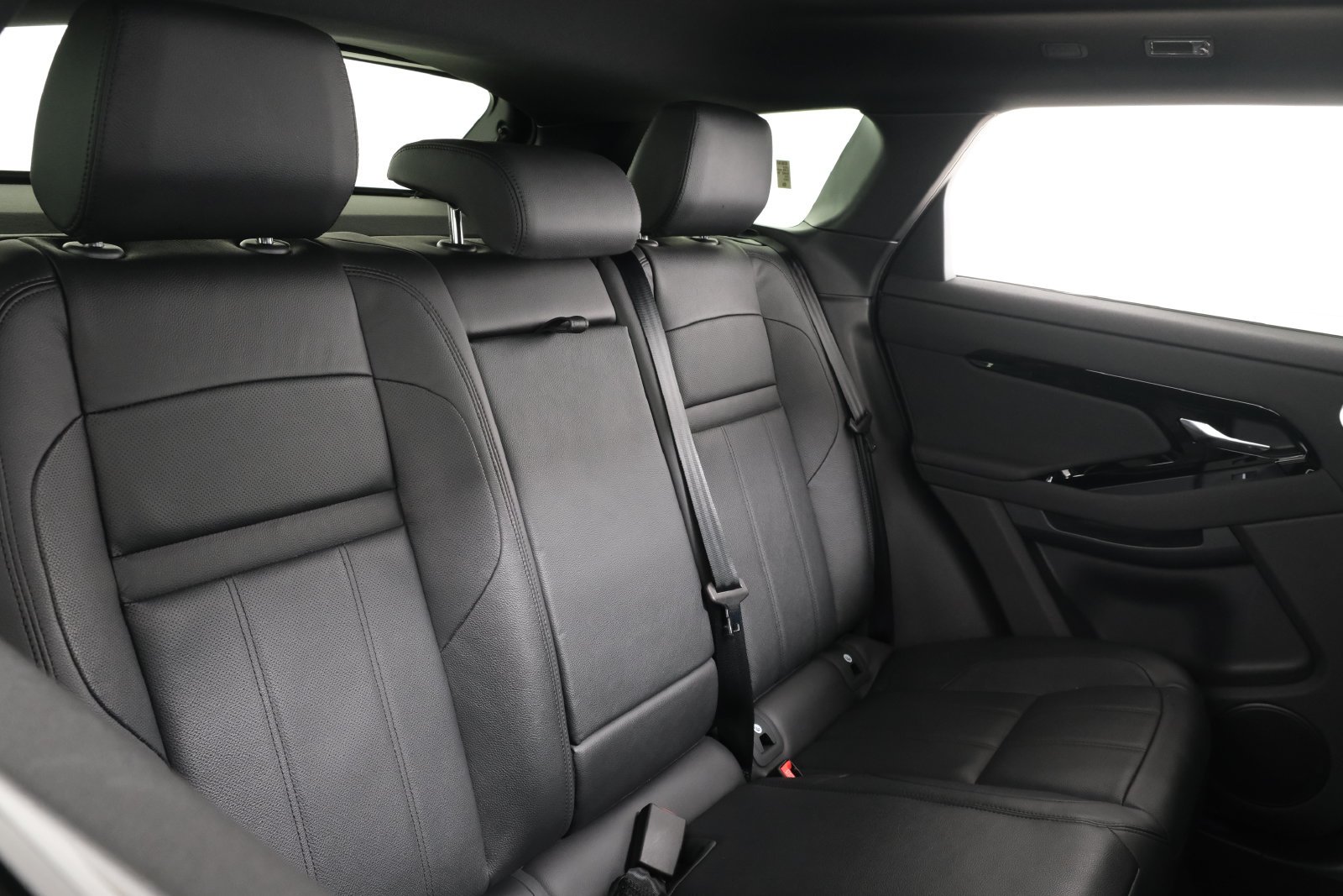 Used 2024 Carpathian Gray Premium Metallic Land Rover Dynamic image 39